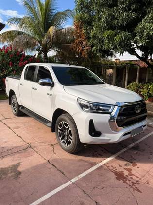 TOYOTA HILUX 2.8 D-4D TURBO DIESEL CD SRX 4X4 AUTOMÁTICO